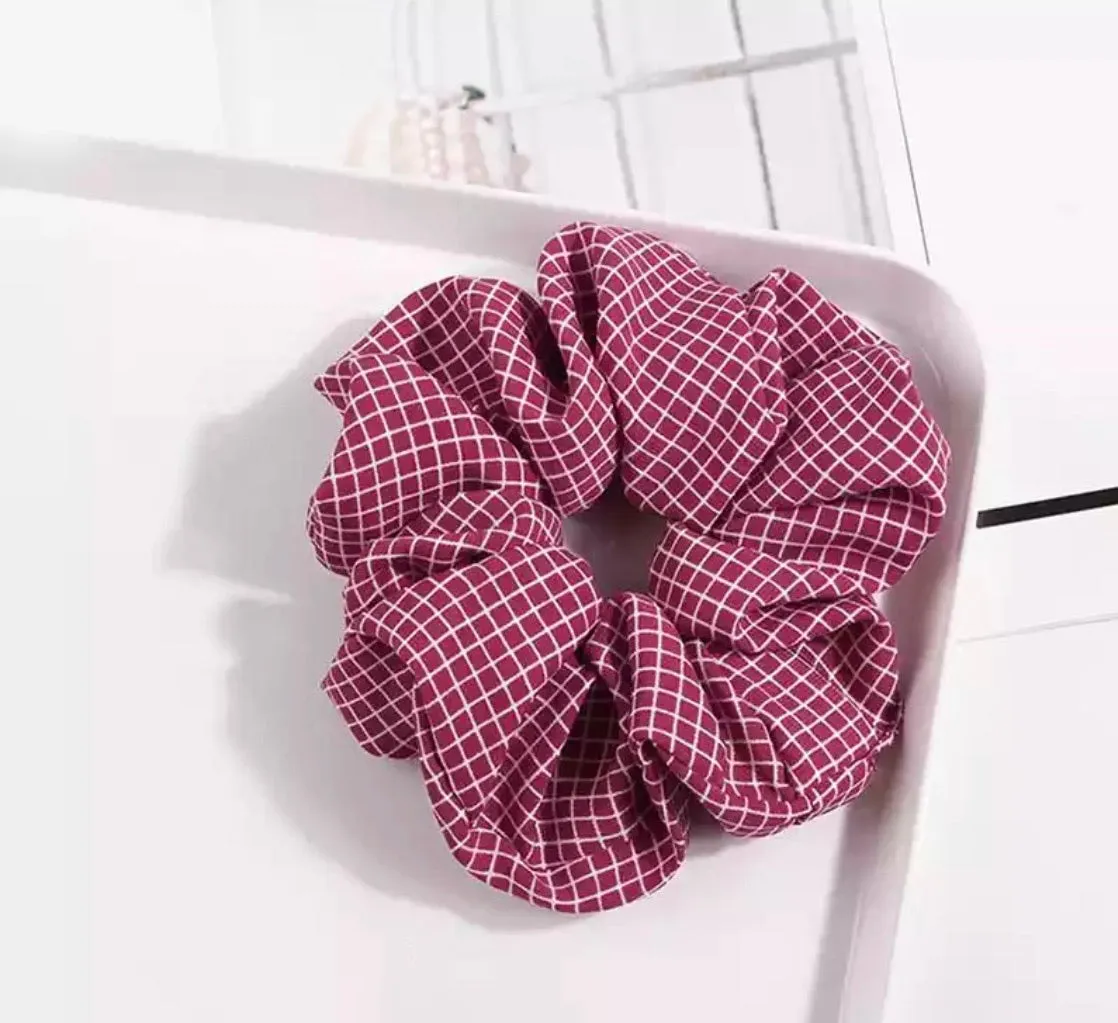 Checked Scrunchie - Dark Red & White