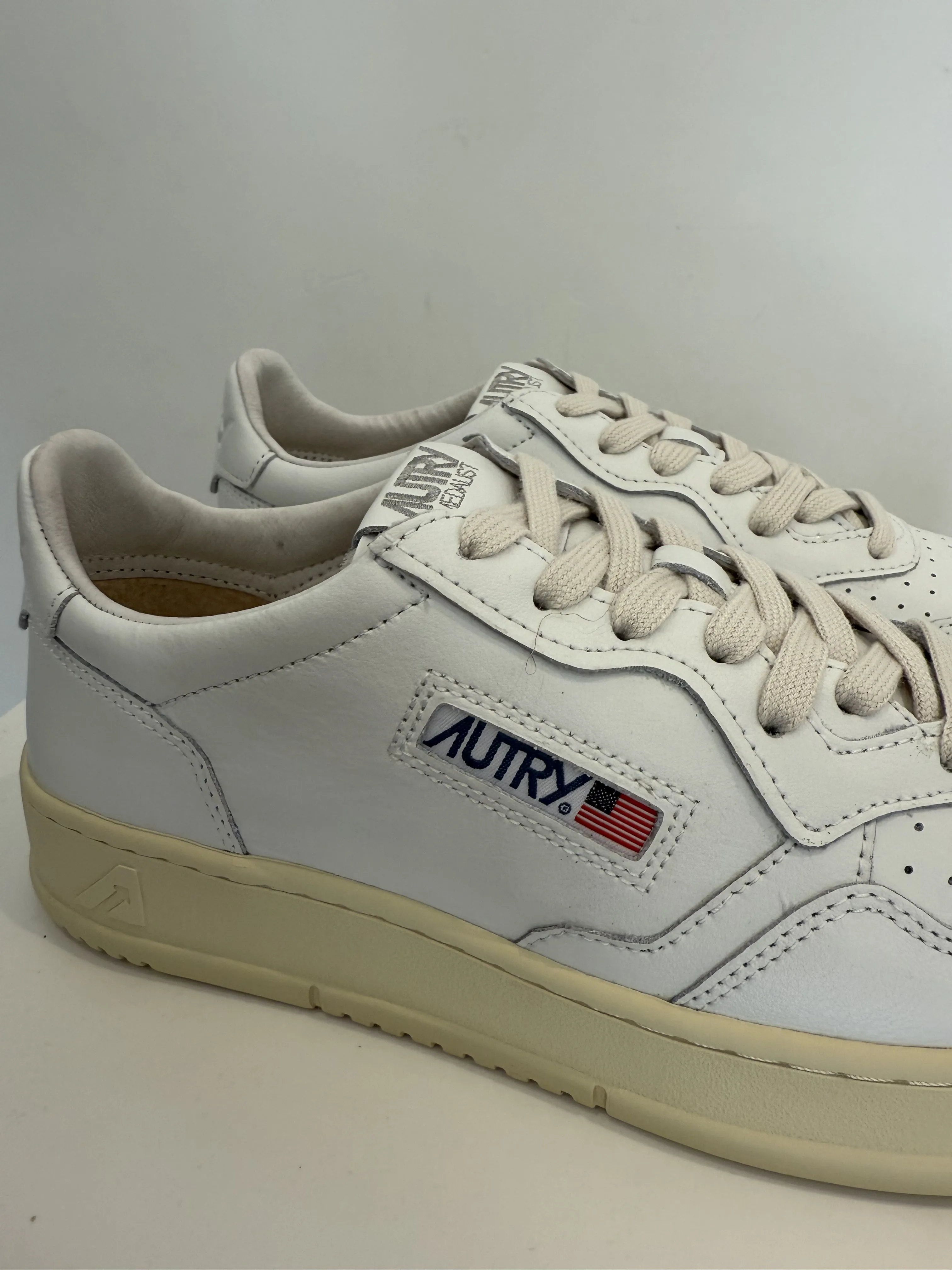 Medalist Low Sneakers in White Leather