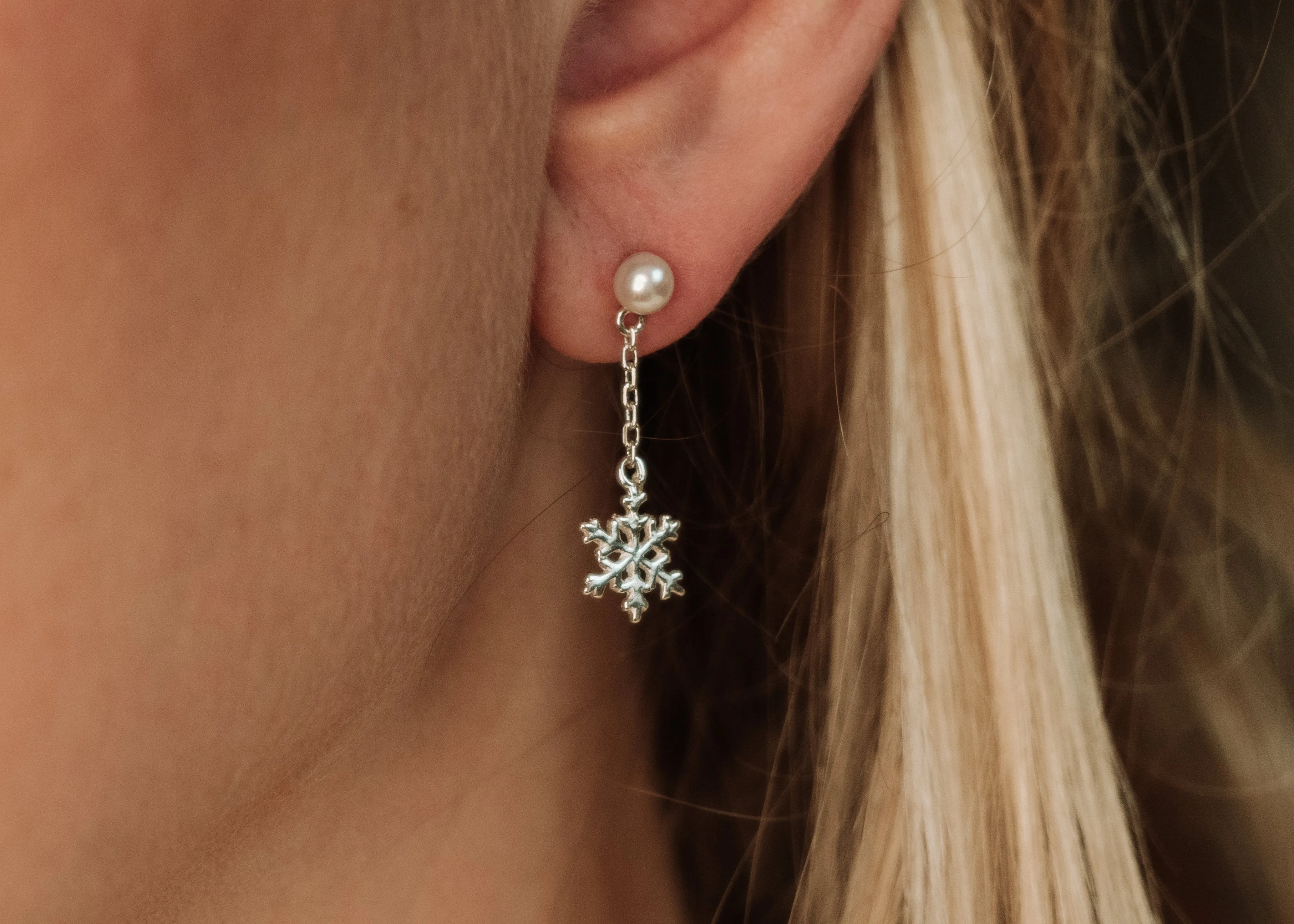 Snowflake Pearl Dangle Earrings Gold