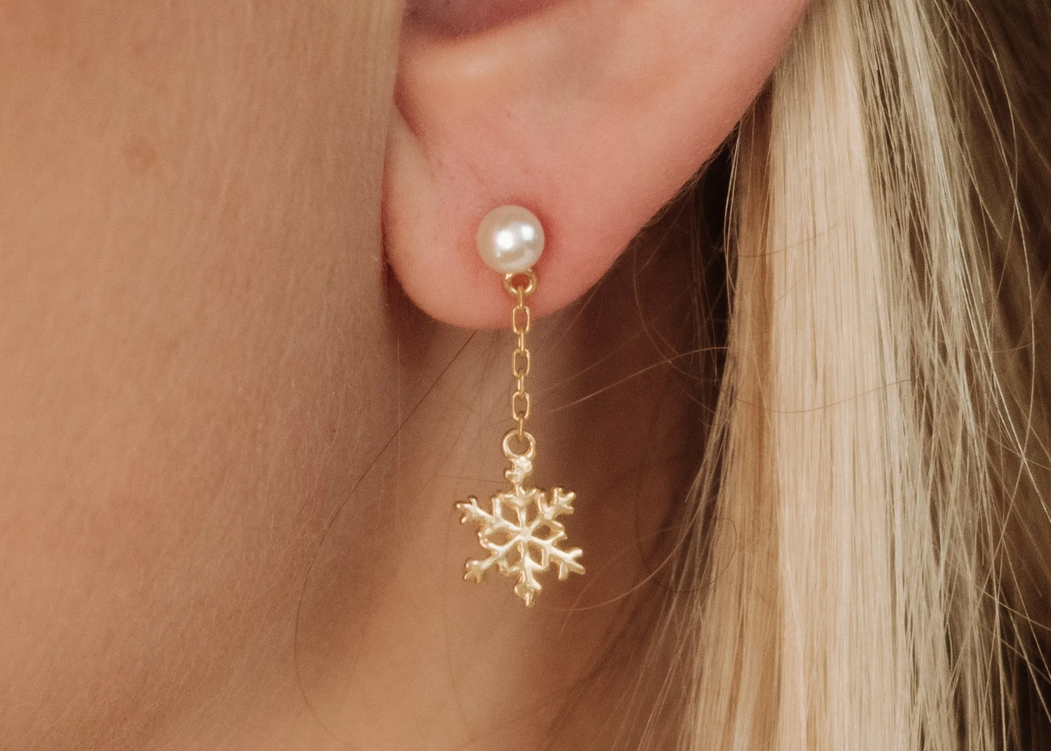 Snowflake Pearl Dangle Earrings Gold